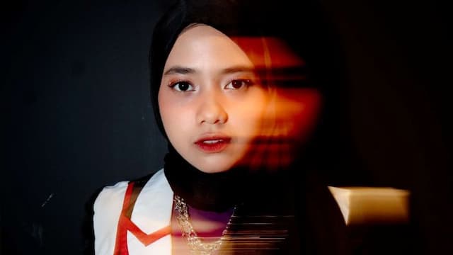 hanin_dhiya_hadirkan_warna_baru_di_lagu_cinta_ini_membunuhku