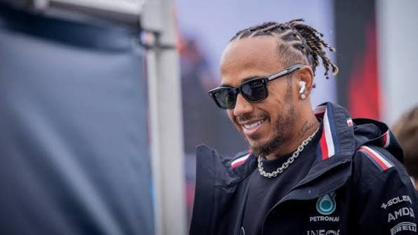 lewis_hamilton_dukung_macklemore_yang_didepak_dari_tur_ed_sheeran