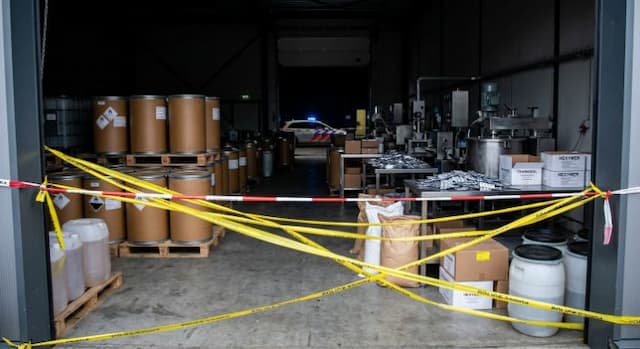 pabrik_tramadol_dan_hexymer_di_bandung_digerebek_produksi_8_juta_butir_per_hari