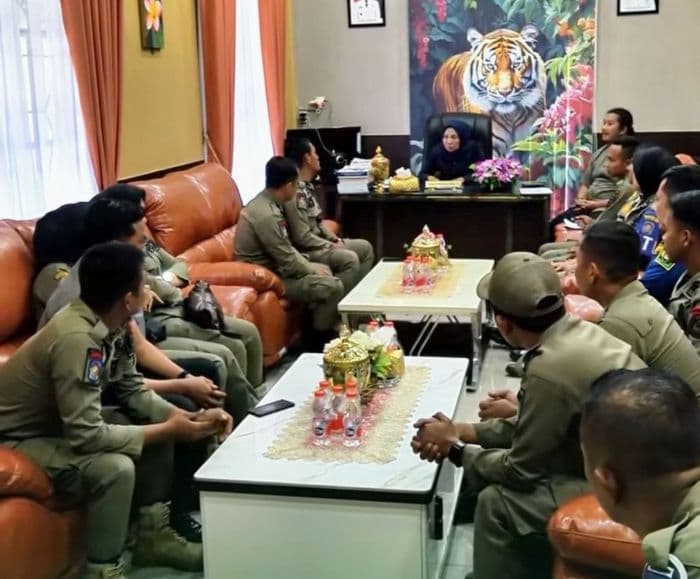 diangkat_p3k_gaji_malah_turun_puluhan_petugas_satpol_pp_datangi_dprd_langkat