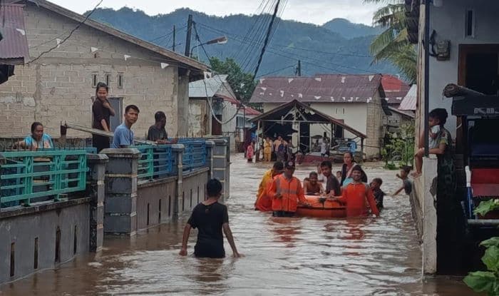 dua_hari_hujan_deras_tapanuli_tengah_dilanda_banjir_dan_longsor_di_sejumlah_titik