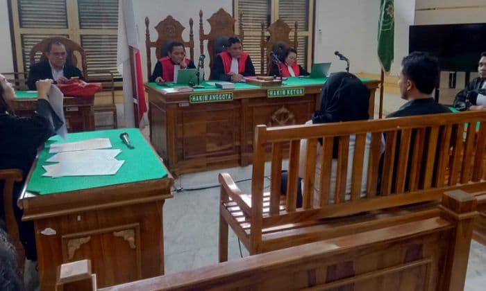 pasutri_dituntut_25_tahun_bui_atas_penipuan_proyek_pemprov_sumut_rp14_miliar