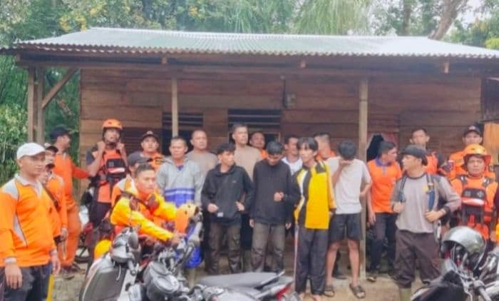 sar_ungkap_kronologi_penyelamatan_tiga_mahasiswa_yang_terjebak_arus_sungai_di_tapteng