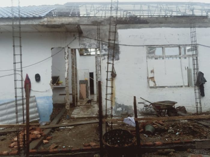 warga_pertanyakan_kualitas_rehab_kantor_camat_gunung_meriah