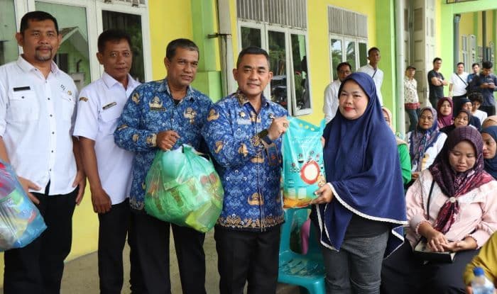 puluhan_korban_banjir_di_binjai_terima_bantuan_paket_sembako_dari_bapanas_ri