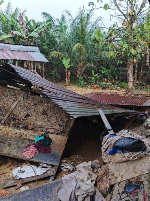 banjir_besitang_rusak_426_rumah_di_desa_sekoci_57_rumah_dan_satu_sd_hanyut
