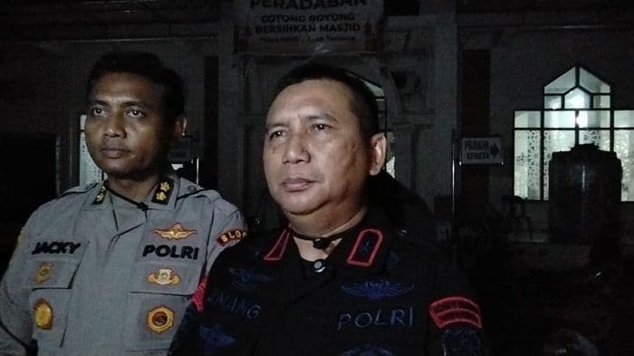 masjid_syuhada_aceh_tamiang_kembali_kumandangkan_azan_usai_dibersihkan_brimob_pascabanjir