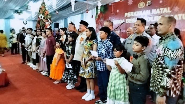 natal_polres_batu_bara_bupati_ajak_warga_hidupi_makna_natal_dengan_berbuat_bagi_sesama_