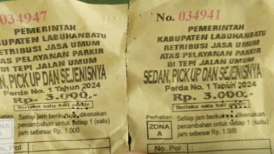 warga_medan_parkir_di_pinggir_jalan_rantauprapat_dikenakan_biaya_per_jam
