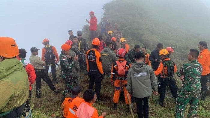 evakuasi_pesawat_atr_42500_di_gunung_bulusaraung_dilanjutkan_pagi_ini