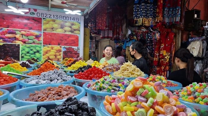 menjelang_imlek_penjualan_manisan_di_pasar_ramai_medan_mulai_meningkat