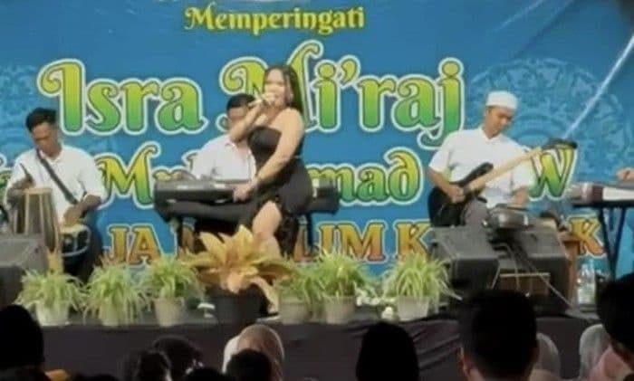 peringatan_isra_mikraj_di_banyuwangi_hadirkan_biduan_mui_tidak_pantas_
