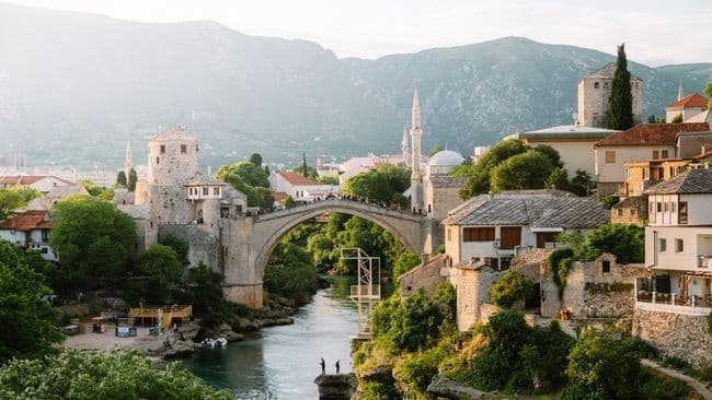 stari_most_di_bosnia_dinobatkan_sebagai_jembatan_tercantik_di_dunia_