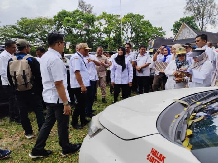 herlina_instruksikan_bayar_pajak_mobil_dinas_paling_lama_besok