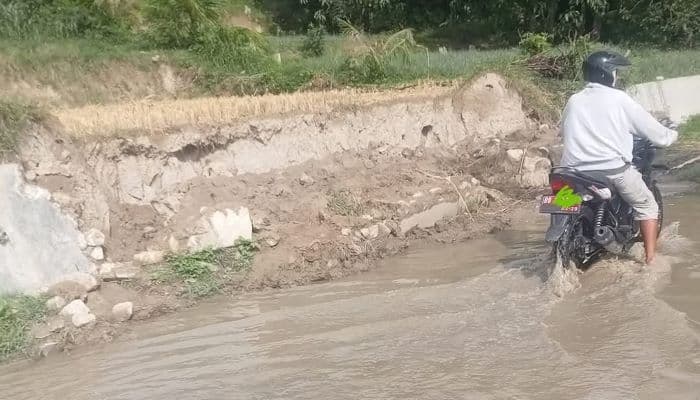 jalan_ke_objek_wisata_lagundi_tergenang_air_kualitas_pembangunan_dipertanyakan