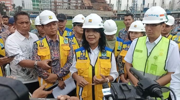 tinjau_stadion_teladan_medan_wamen_pu_harus_hitung_ulang_target_selesainya