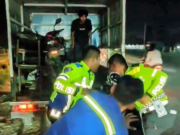 tiga_sepeda_motor_kecelakaan_beruntun_di_jalinsum_batu_bara