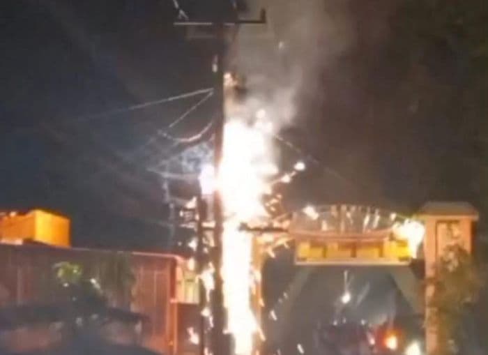 trafo_listrik_pln_di_tanjung_beringin_sergai_meledak_warga_berhamburan_keluar_rumah