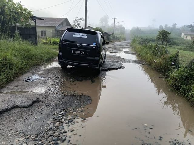 dijuluki_jalan_seribu_lubang_warga_arse_tapsel_minta_perbaikan_segera