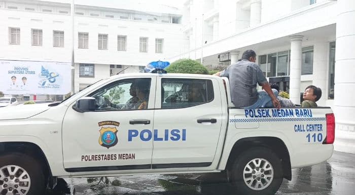 keributan_warnai_pelantikan_kammi_sumut_di_kantor_gubernur_medan_sejumlah_orang_diamankan