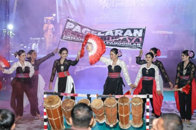 penampilan_budaya_simalungun_jadi_pembuka_pesta_155_tahun_kota_pematangsiantar