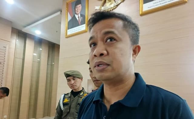 personel_satpol_pp_sumut_alami_luka_di_hidung_akibat_keributan_organisasi_di_kantor_gubernur