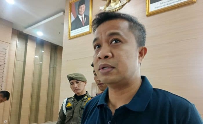 personel_satpol_pp_sumut_alami_luka_di_hidung_akibat_keributan_organisasi_di_kantor_gubernur