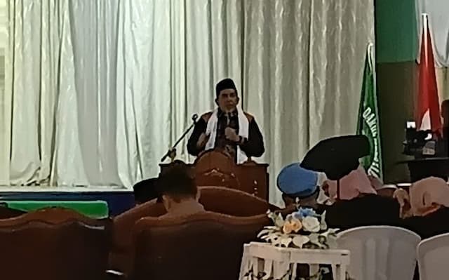 pesan_inspiratif_di_wisuda_darul_mursyid_rektor_uin_syahada_jangan_pernah_berhenti_belajar
