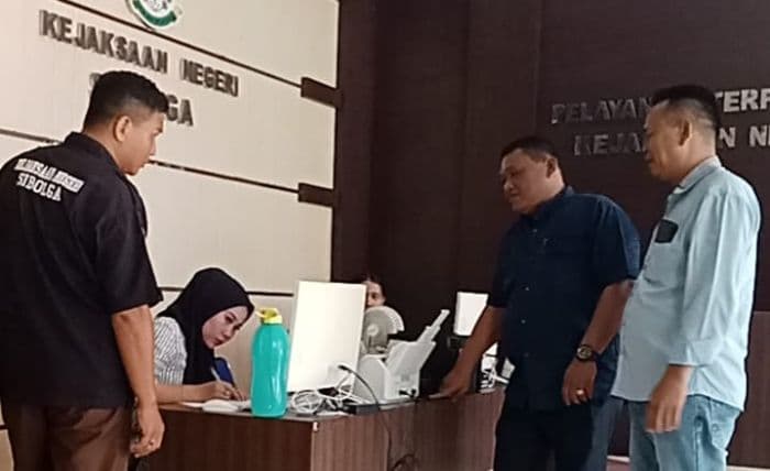 dugaan_korupsi_dana_bos_kepsek_smpn_1_manduamas_dilaporkan_ke_kejari_sibolga_
