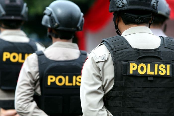 lempar_botol_ke_kepala_warga_anggota_polsek_pancur_batu_dikenai_sanksi_patsus