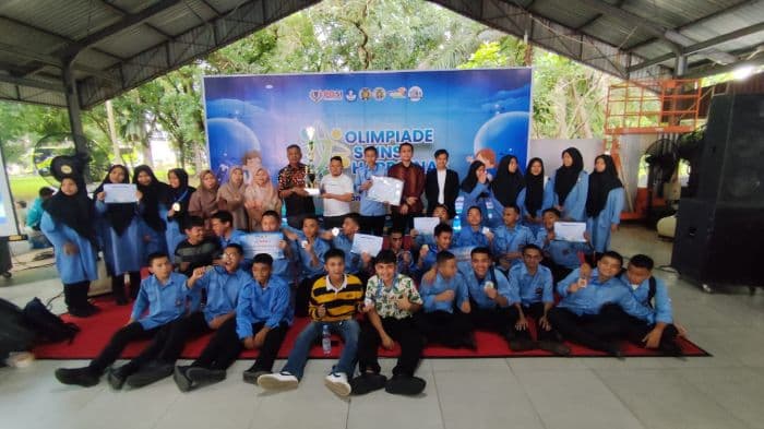 pesantren_darul_mursyid_raih_juara_umum_ii_di_olimpiade_sains_hardiknas_2025