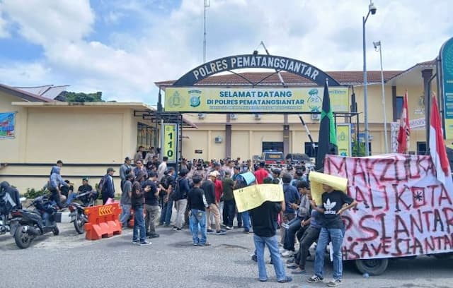 penanganan_kasus_lambatkriminal_meningkat_oposisi_sipil_minta_kapolres_siantar_dicopot_