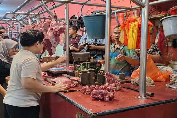 jelang_iduladha_1447_h_harga_daging_sapi_di_medan_stabil_rp140_ribu_per_kg