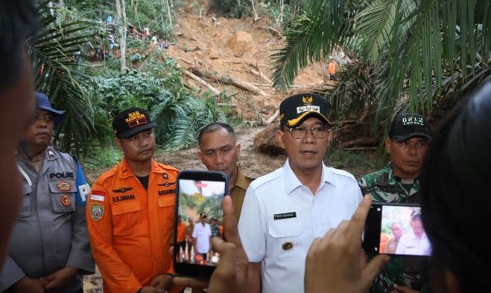 longsor_di_batang_toru_satu_warga_meninggal_satu_lagi_masih_dicari