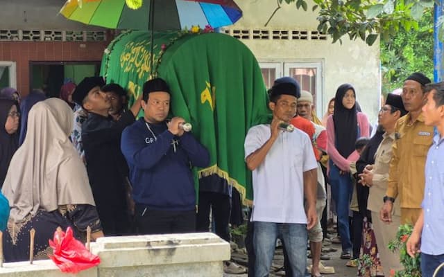pelajar_smpn_6_binjai_yang_kecelakaan_di_jalan_rusak_desa_sambirejo_meninggal_dunia