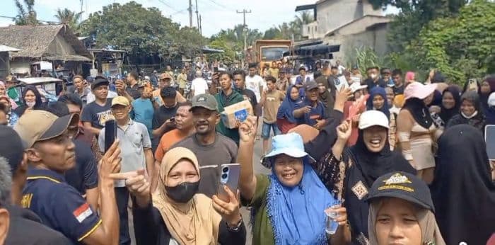 ratusan_warga_selesai_langkat_demo_tuntut_perbaikan_jalan_rusak_puluhan_tahun