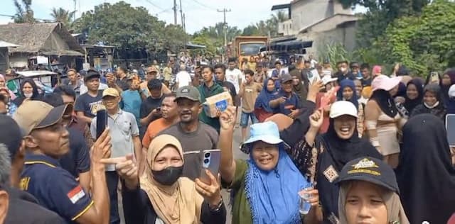 ratusan_warga_selesai_langkat_demo_tuntut_perbaikan_jalan_rusak_puluhan_tahun