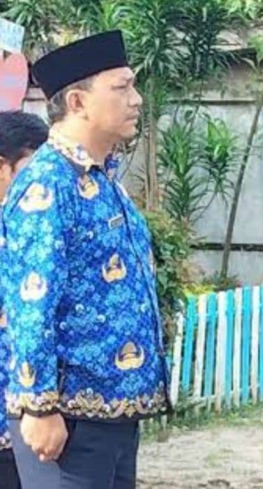 warga_pertanyakan_pengangkatan_camat_siborongborong_berlatar_belakang_spd