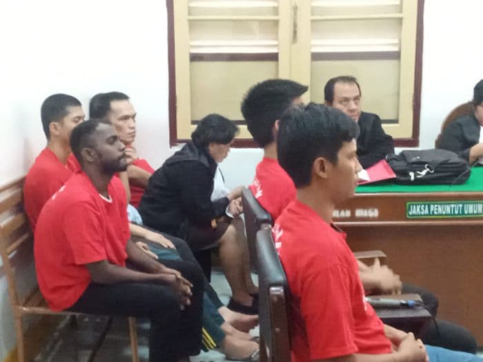 kurir_sabu_asal_medan_polonia_tetap_divonis_18_tahun_penjara