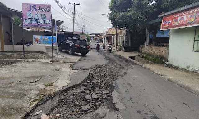 dprd_siantar_desak_dinas_pu_tuntaskan_perbaikan_drainase_dan_jalan_di_viyata_yudha
