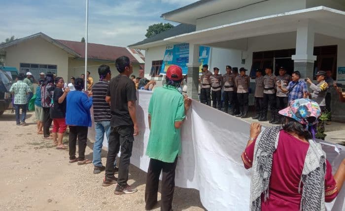 ribut_tanah_sekolah_di_balige_keturunan_pemilik_lahan_tuntut_anak_mereka_diterima