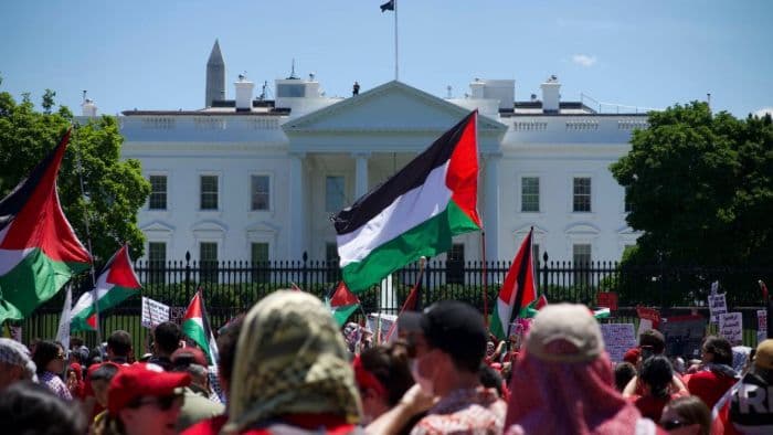 warga_as_unjuk_rasa_desak_trump_tak_campuri_perang_israeliran