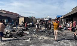 pemko_pematangsiantar_salurkan_bantuan_rp10_juta_untuk_pedagang_korban_kebakaran_pasar_dwikora