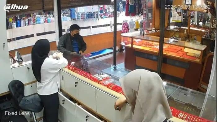 polisi_kantongi_identitas_pelaku_pencurian_emas_di_pasar_horas