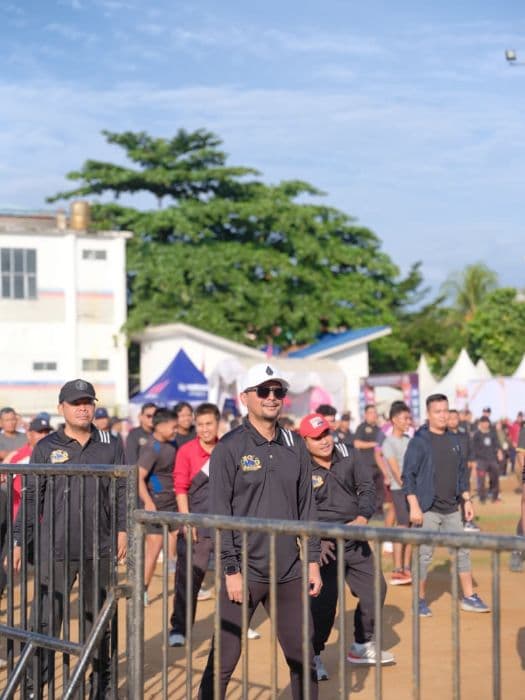ribuan_warga_ikuti_senam_bersama_bupati_di_hari_jadi_ke18_labusel