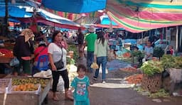 ayam_broiler_melonjak_rp5000_di_samosir_cabai_rawit_hijau_masih_stabil_