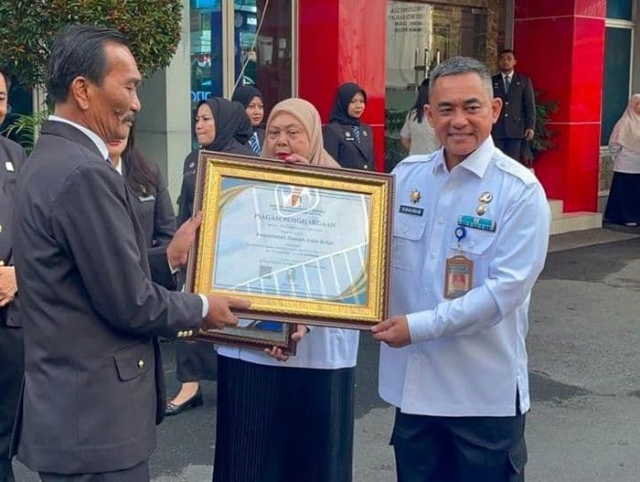 pemko_binjai_terima_dua_penghargaan_kementerian_hukum_