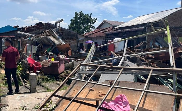 puting_beliung_terjang_medan_johor_120_rumah_terdampak