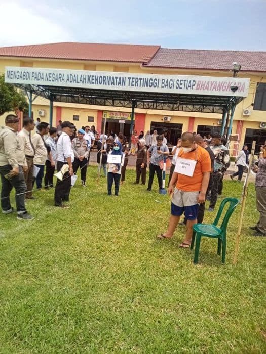 reka_ulang_oknum_polisi_bunuh_nenek_tetangga_di_deli_serdang