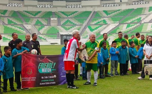 pererat_silaturahmi_lewat_sepak_bola_kejatisu_dan_media_gelar_laga_persahabatan